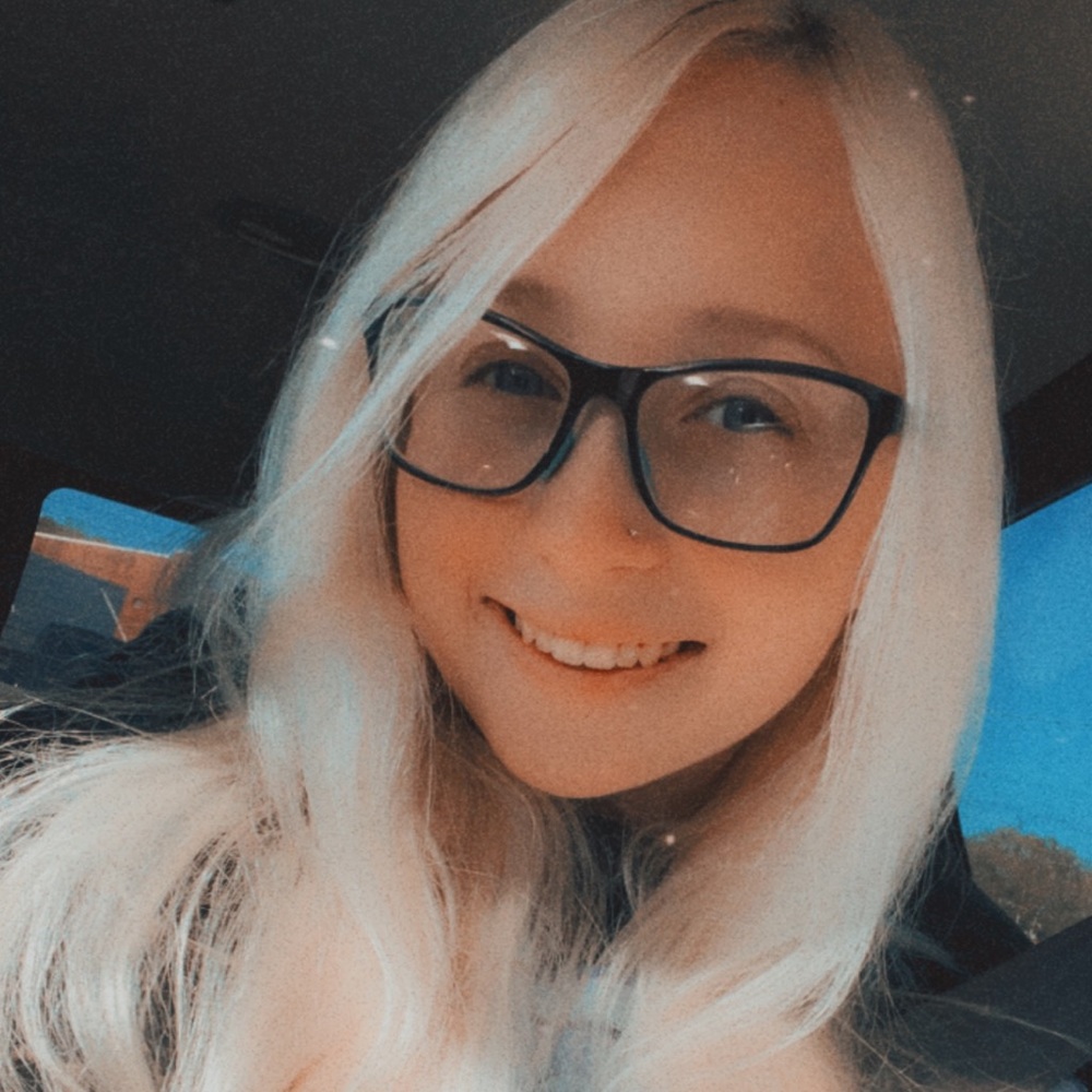 Meet your Posher, Chloe
